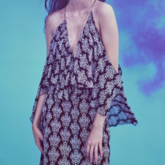 ❤SOLD❤ ZARA // flowy cold shoulder ruffle dress - Picture 7 of 15